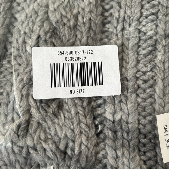 Hollister Gray Infinity Scarf NWT - Picture 3 of 6